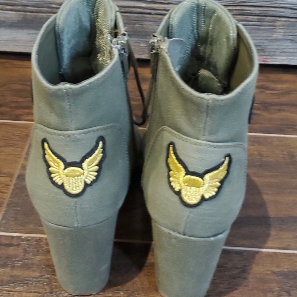 Lace-Up Boots - Picture 3 of 8